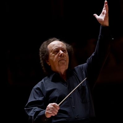 Jose Serebrier  led the Costa Rica National Symphony Orchestra Tuesday night at Festival Miami.