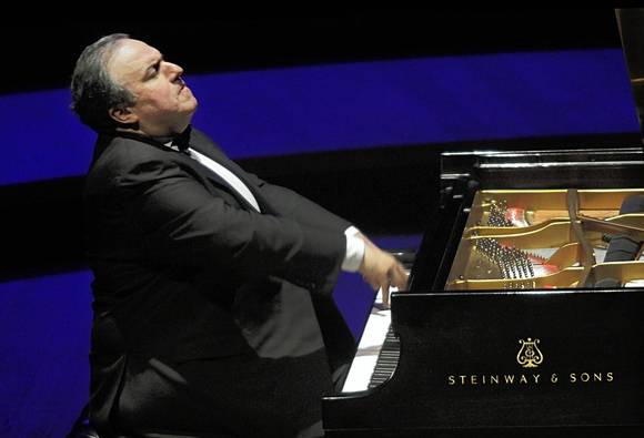 Yefim Bronfman performed Brahms' Piano Concerto No. 2 with Michael Tilson Thomas and the New World Symphony Friday night.