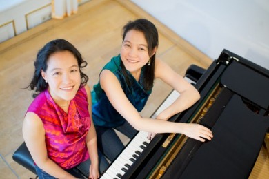 Duo-pianists Susan and Sarah Wang performed a holiday program Sunday night in Aventura for the Dranoff 2 Piano  Foundation.