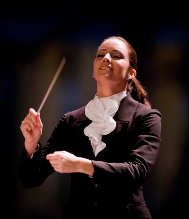 Alondra de la Parra conducted the Miami Symphony Orchestra Sunday night at New World Center.