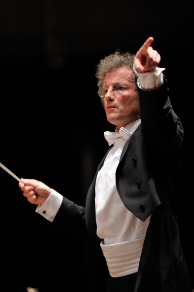 Franz Welser-Möst conducted the Cleveland Orchestra Saturday night at the Arsht Center.