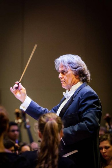 Thomas Sleeper conducted the Frost Symphony Orchestra in Beethoven's Symphony No. 7 Saturday night.