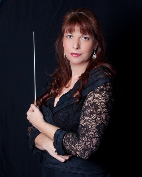 Elaine Rinaldi conducted Orchestra Miami Sunday afternoon in Miami Beach.