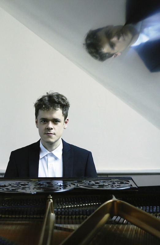 Pianist Benjamin Grosvenor will perform Sunday afternoon at Symphony Center. Photo: Sophie Wright/Decca