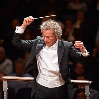 Franz Welser-Möst conducted the Cleveland Orchestra Friday night at the Arsht Center.