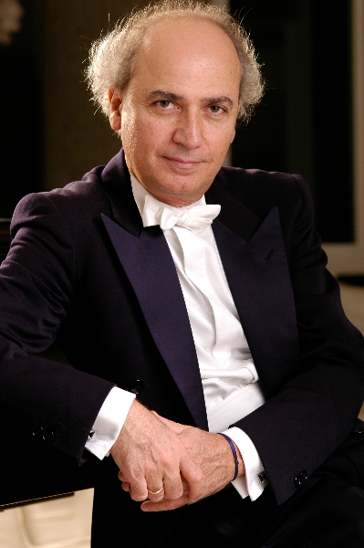 Eduardo Marturet conducted the Miami Symphony Orchestra's season-opening concert Sunday night at the Arsht Center.
